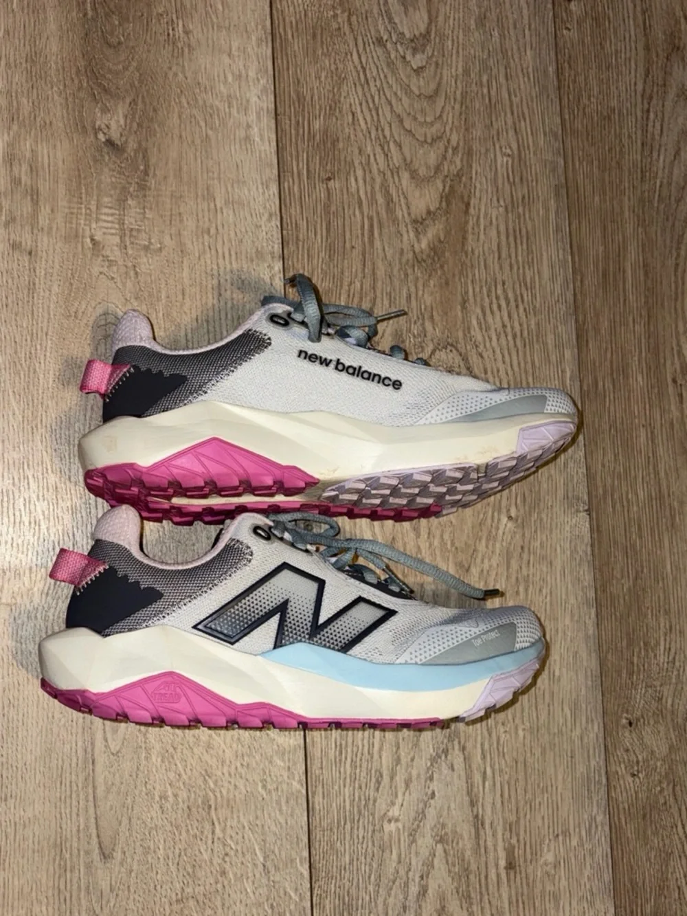 New Balance Women's White, Pink & Light Blue Trail Sneakers